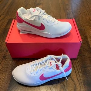 Nike Women’s Air Max Oketo Running Shoes